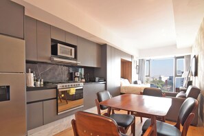 Microwave, stovetop - Luxury loft Roma Norte with pool, gym, AC & cowork (Ciudad de México)