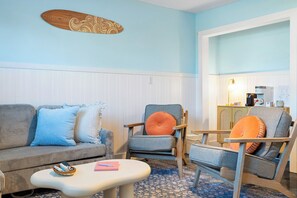 Smart TV, table tennis - Charming 3-bedroom Oasis in Palmetto (Palmetto)