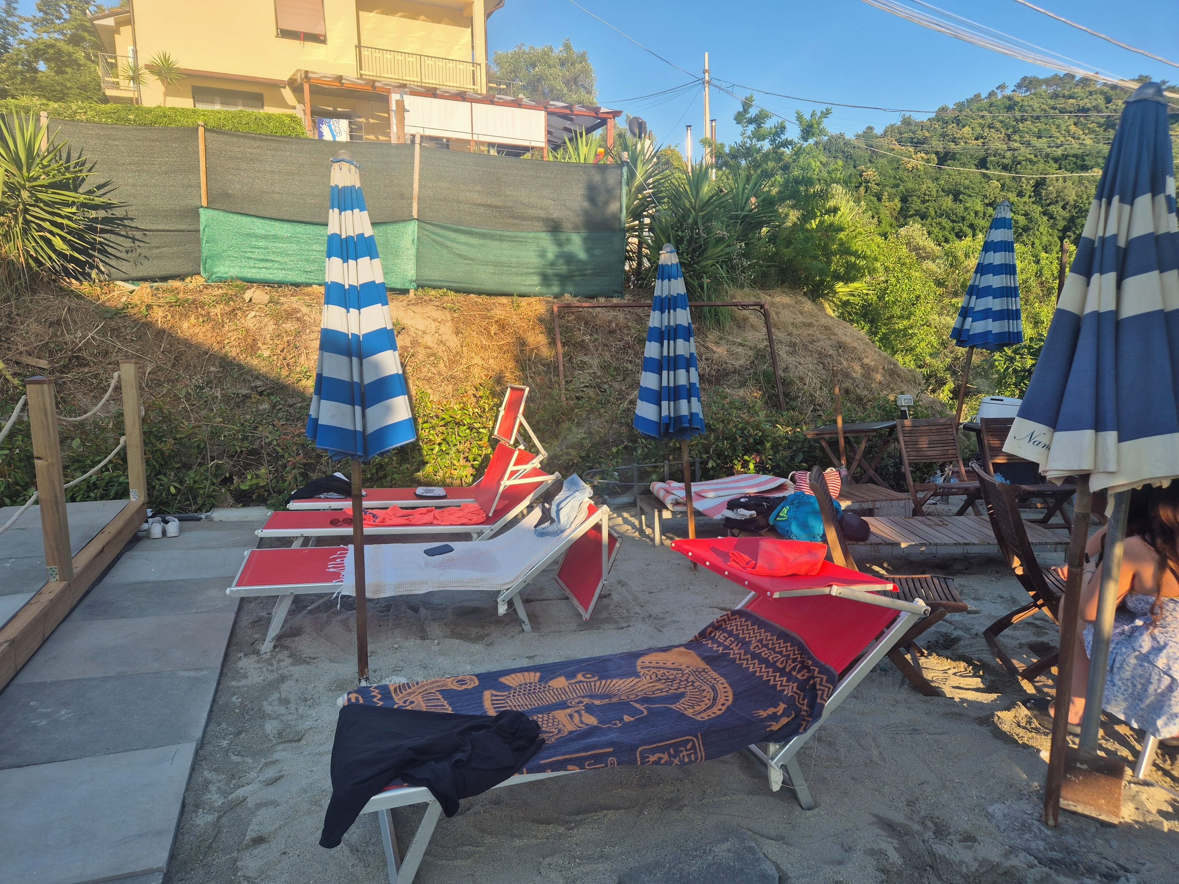 Kostenloser Shuttle zum Strand, Liegestühle, Sonnenschirme