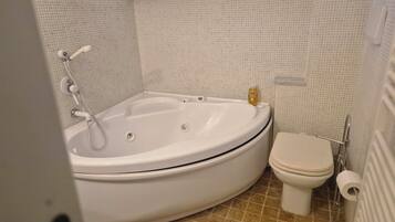 Private spa tub