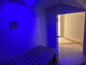 حوض استحمام ساخن، غرفة بخار، جلسات تدليك ا لأنسجة العميقة