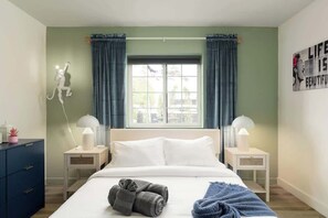 3 habitaciones, tabla de planchar con plancha, wifi y ropa de cama