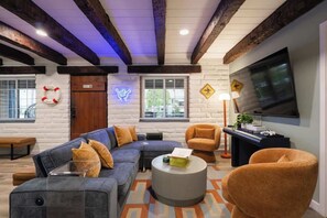 TV - Fun-Filled Family Retreat | 6 Queens & Spa (San Diego)