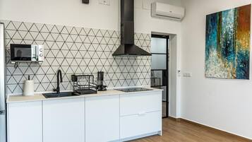 Fridge, microwave, stovetop, coffee/tea maker