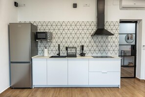 Fridge, microwave, stovetop, coffee/tea maker