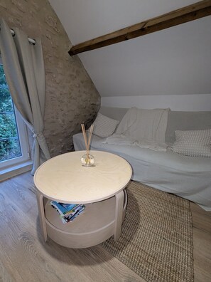 TV, fireplace - Charming 40 m² Cottage (Falaise)