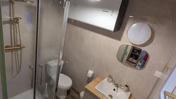 Dusche, Haartrockner, Handtücher