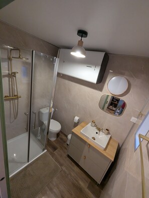 Shower, hair dryer, towels - Charming 40 m² Cottage (Falaise)