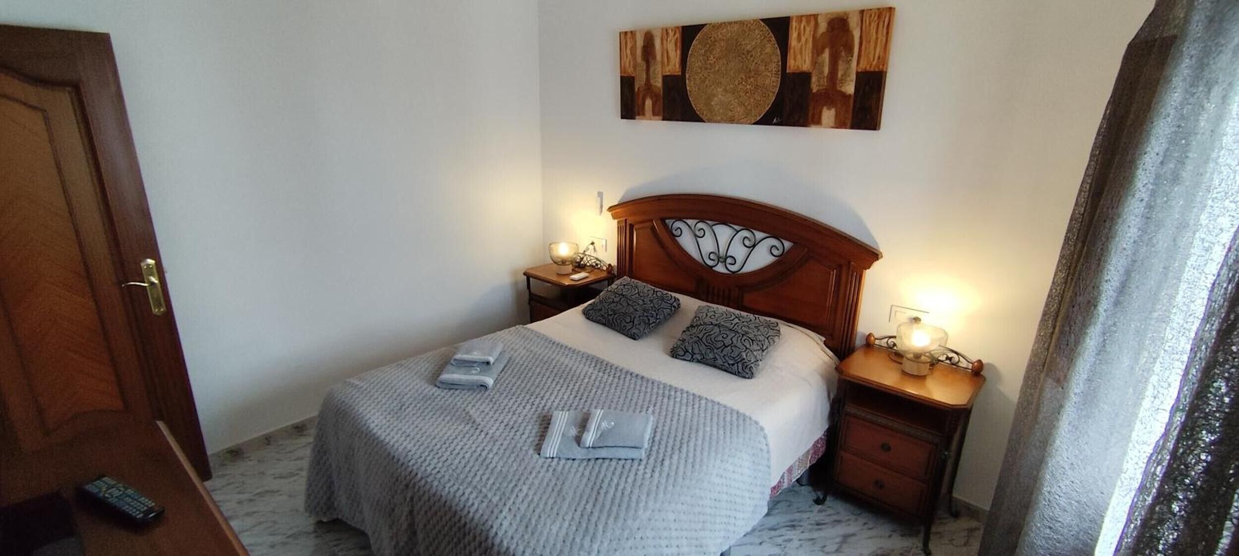 Iron/ironing board, WiFi, bed sheets