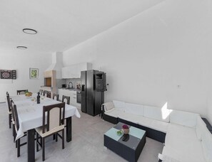 Talo | Yksityinen keittiö | Syöttötuoli