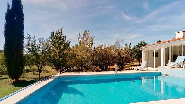 House | Pool - Villa With Tennis Court, gym and Sauna (Muc)