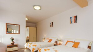 House - Villa With Tennis Court, gym and Sauna (Muc)