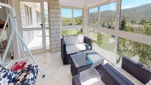 House | Living room - Villa With Tennis Court, gym and Sauna (Muc)