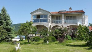 House | Exterior - Villa With Tennis Court, gym and Sauna (Muc)
