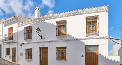 Casa Rural Martemma: Mountain Views, Private Pool & Air Conditioning