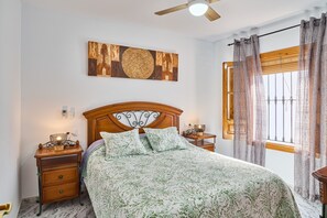 Tabla de planchar con plancha, wifi y ropa de cama 