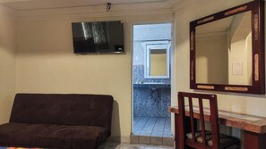 Comfort Quadruple Room | Free WiFi - Hotel El Baron (León)