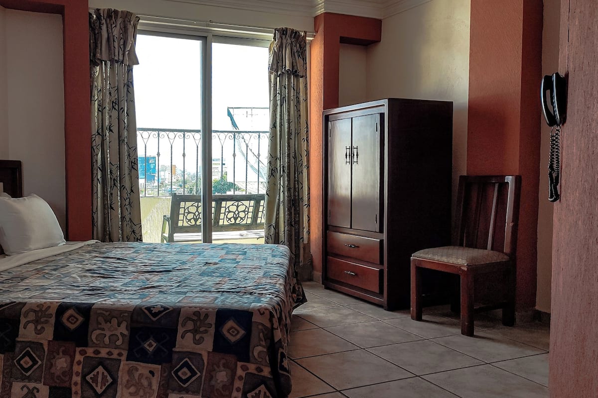 Chambre Double Confort, balcon, vue ville | Wi-Fi gratuit