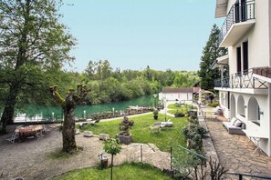 المنطقة المحيطة بالمنشأة