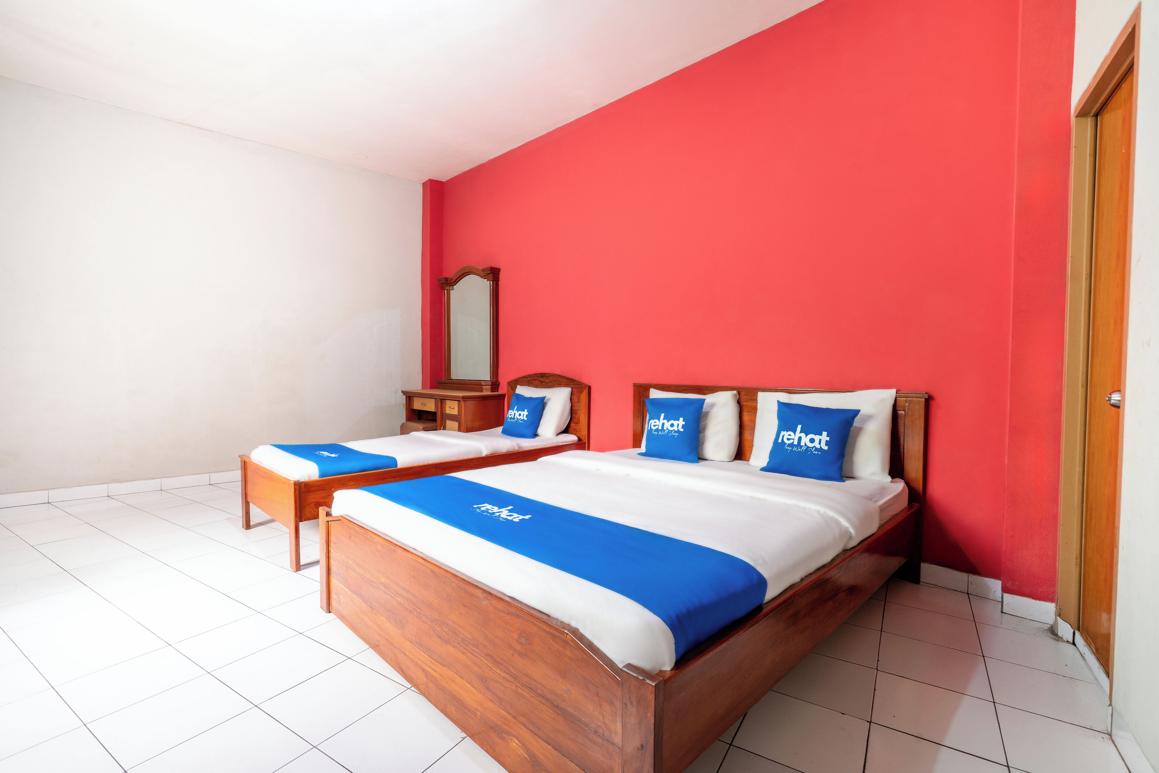 Deluxe Triple Room | Desk, free WiFi