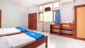 Deluxe Triple Room | Desk, free WiFi