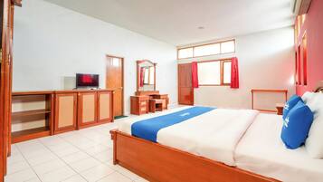 Studio Suite | Desk, free WiFi