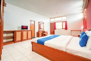 Studio Suite | Desk, free WiFi, bed sheets