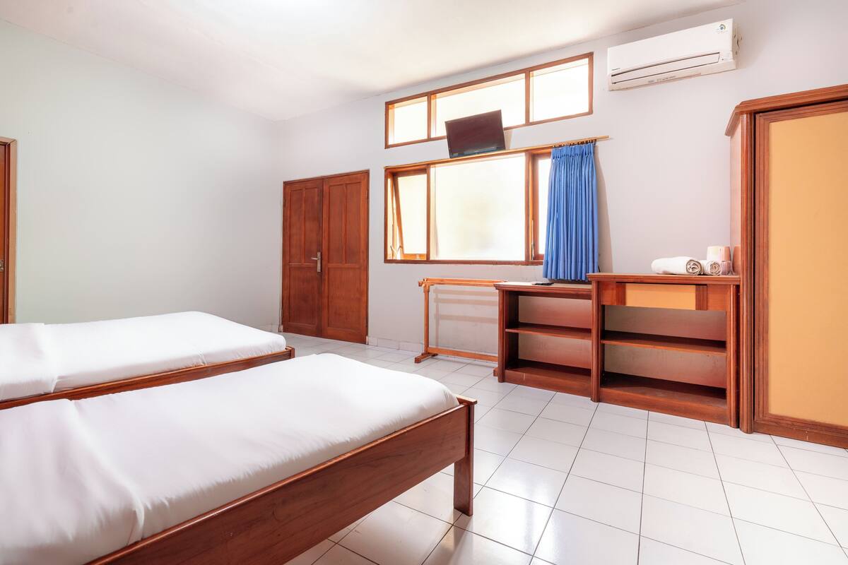 Deluxe Triple Room | Desk, free WiFi
