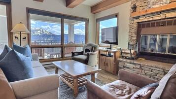 Deluxe Apartment, 2 Bedroom, Mountain View, No Resort Fee | Living area