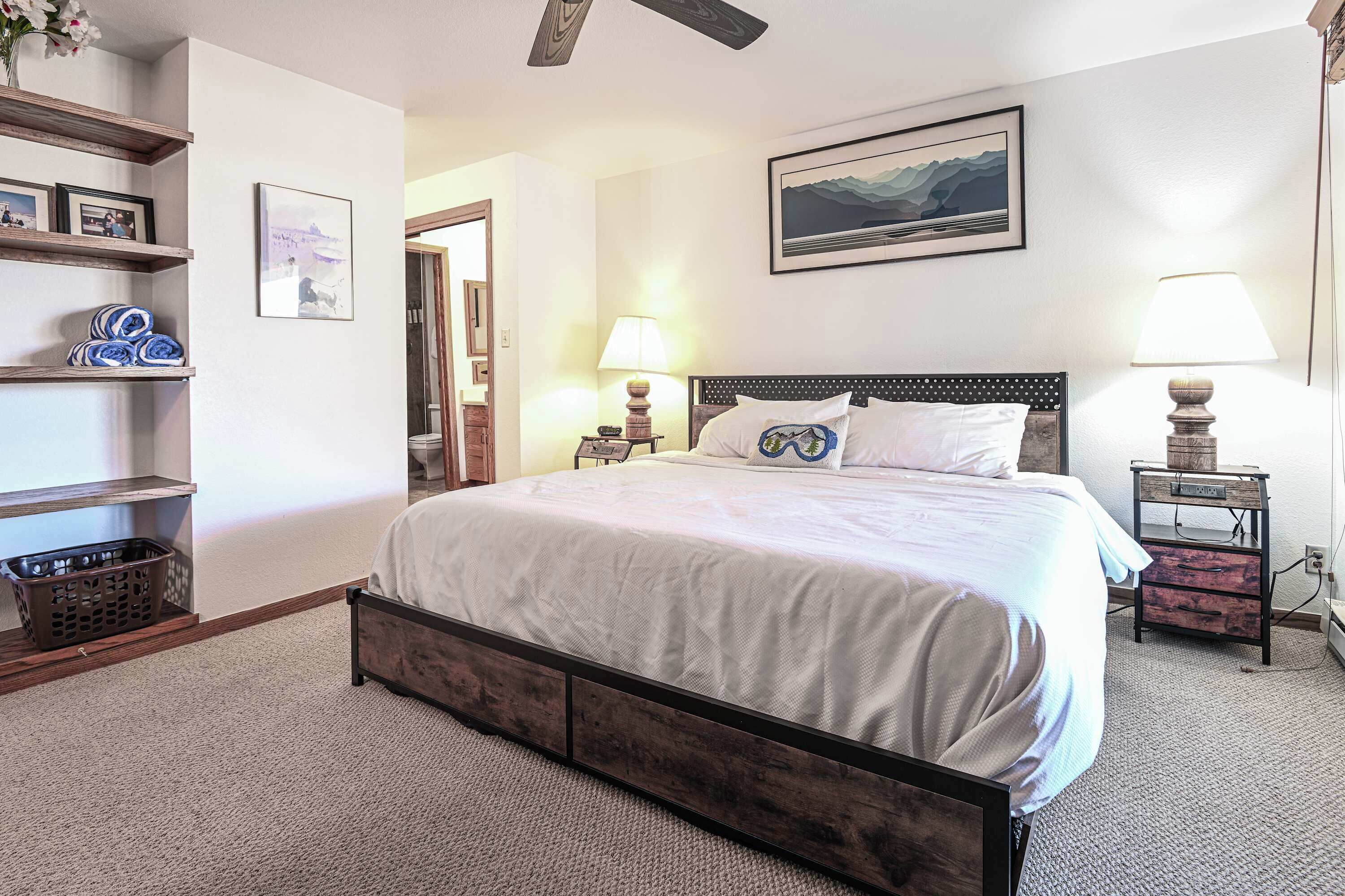 Lejlighed - 2 soveværelser - balkon - bjergudsigt | Individuelt design, individuel indretning, skrivebord