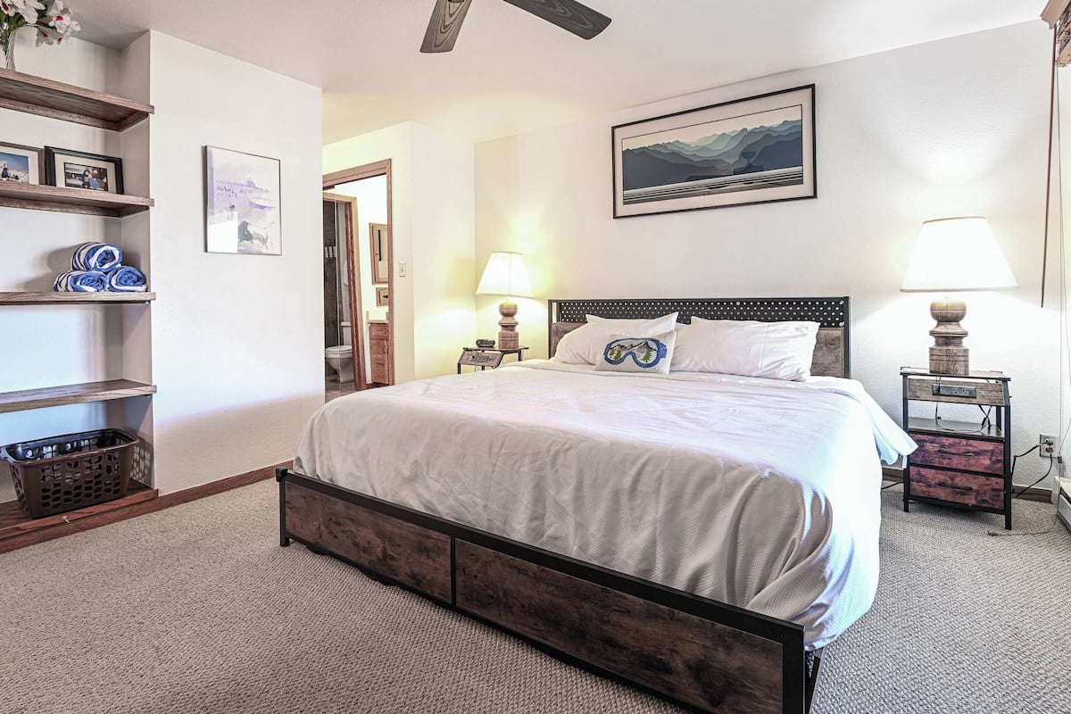 Lejlighed - 2 soveværelser - balkon - bjergudsigt | Individuelt design, individuel indretning, skrivebord