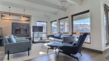 Apartment, Resort View, Mountainside No Resort Fee | Living area | TV, fireplace