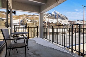 Lejlighed - 2 soveværelser - balkon - bjergudsigt | Terrasse/gårdhave