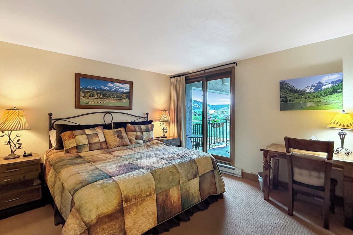 Deluxe Apartment, 2 Bedrooms, Balcony, Mountain View | WiFi (free), individually decorated, individually furnished, bed sheets