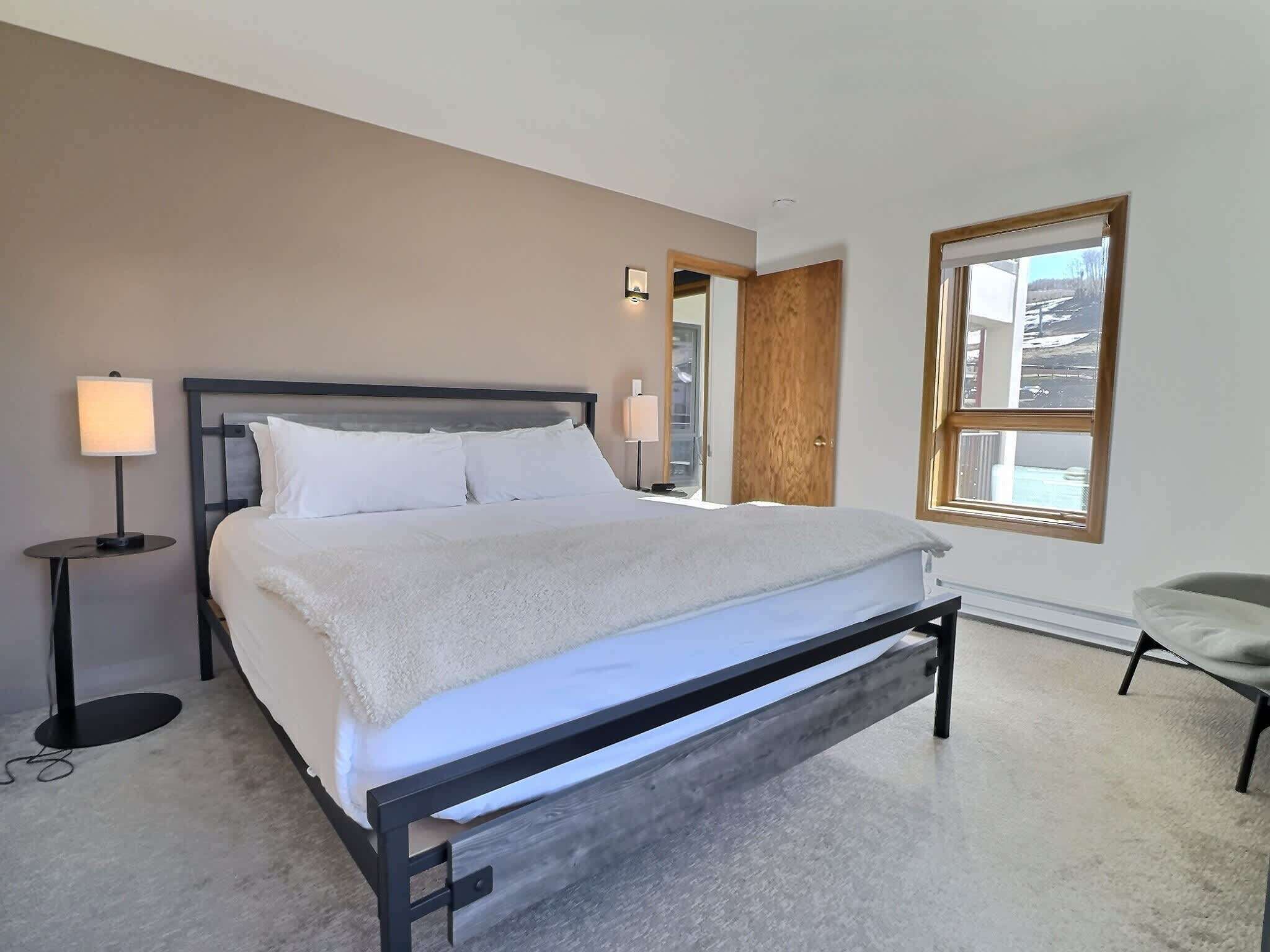 Appartamento, 3 camere da letto, balcone, vista montagna | Con stile personalizzato, con arredamento individuale, una scrivania