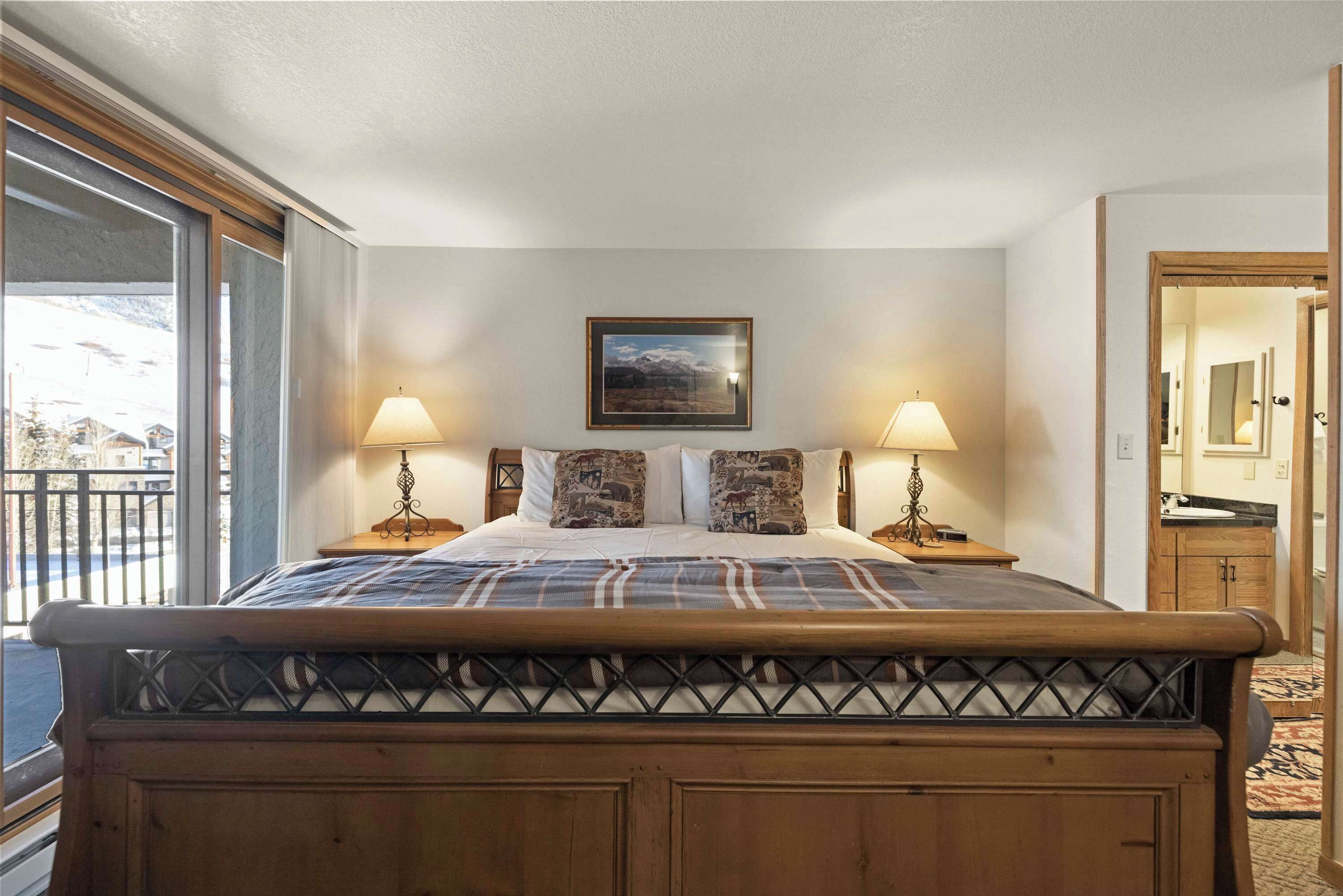 Leilighet, 2 soverom, balkong, fjellutsikt | Individuelt dekorert, individuelt innredet og skrivebord