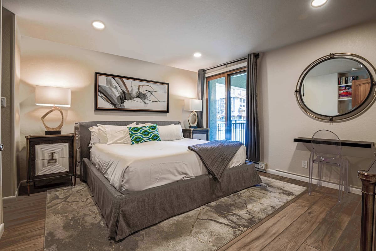 Lejlighed - 2 soveværelser - balkon - bjergudsigt | Individuelt design, individuel indretning, skrivebord