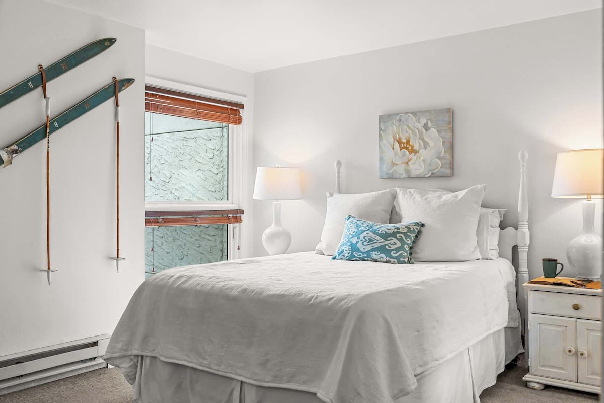 Lejlighed - 3 soveværelser - balkon - bjergudsigt | Individuelt design, individuel indretning, skrivebord