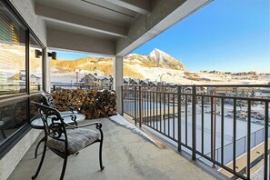 公寓, 2 間臥室, 陽台, 山景 (No Resort Fee) | 露台/庭院