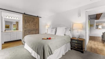 Deluxe Apartment, 3 Bedroom, Mountainside, No Resort Fee | Individually decorated, individually furnished, desk, laptop workspace