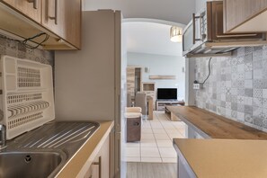 Frigorífic, microones, forn i placa de cuina