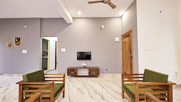 Deluxe Apartment, 2 Bedrooms, Air conditioning | Living area