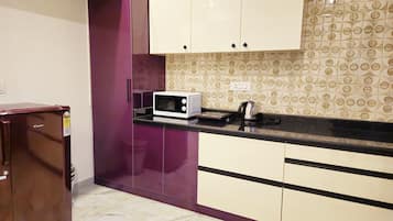 Apartment, 2 Bedrooms | Desk, laptop workspace, free WiFi