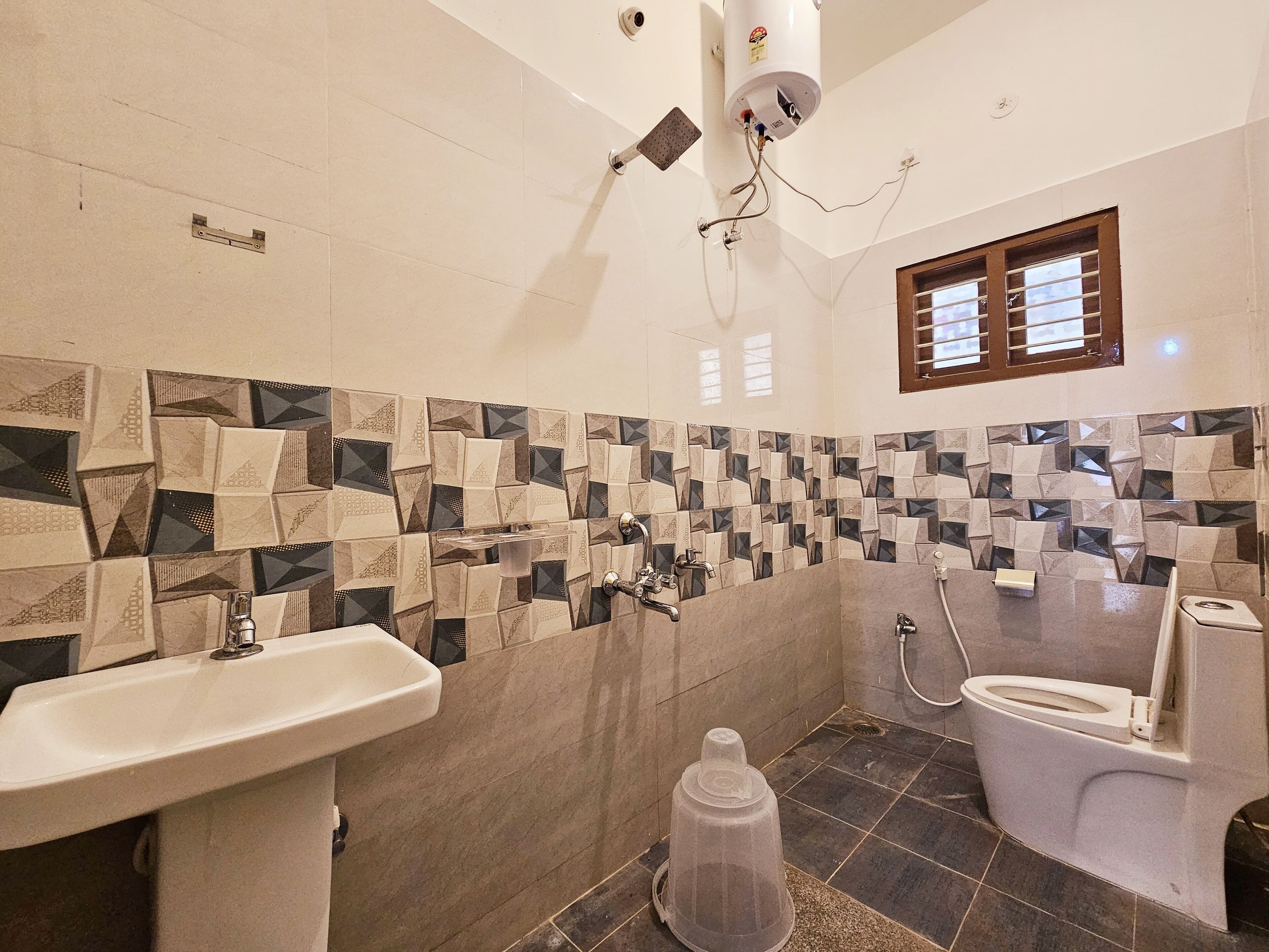 Ducha, toallas, jabón, shampoo