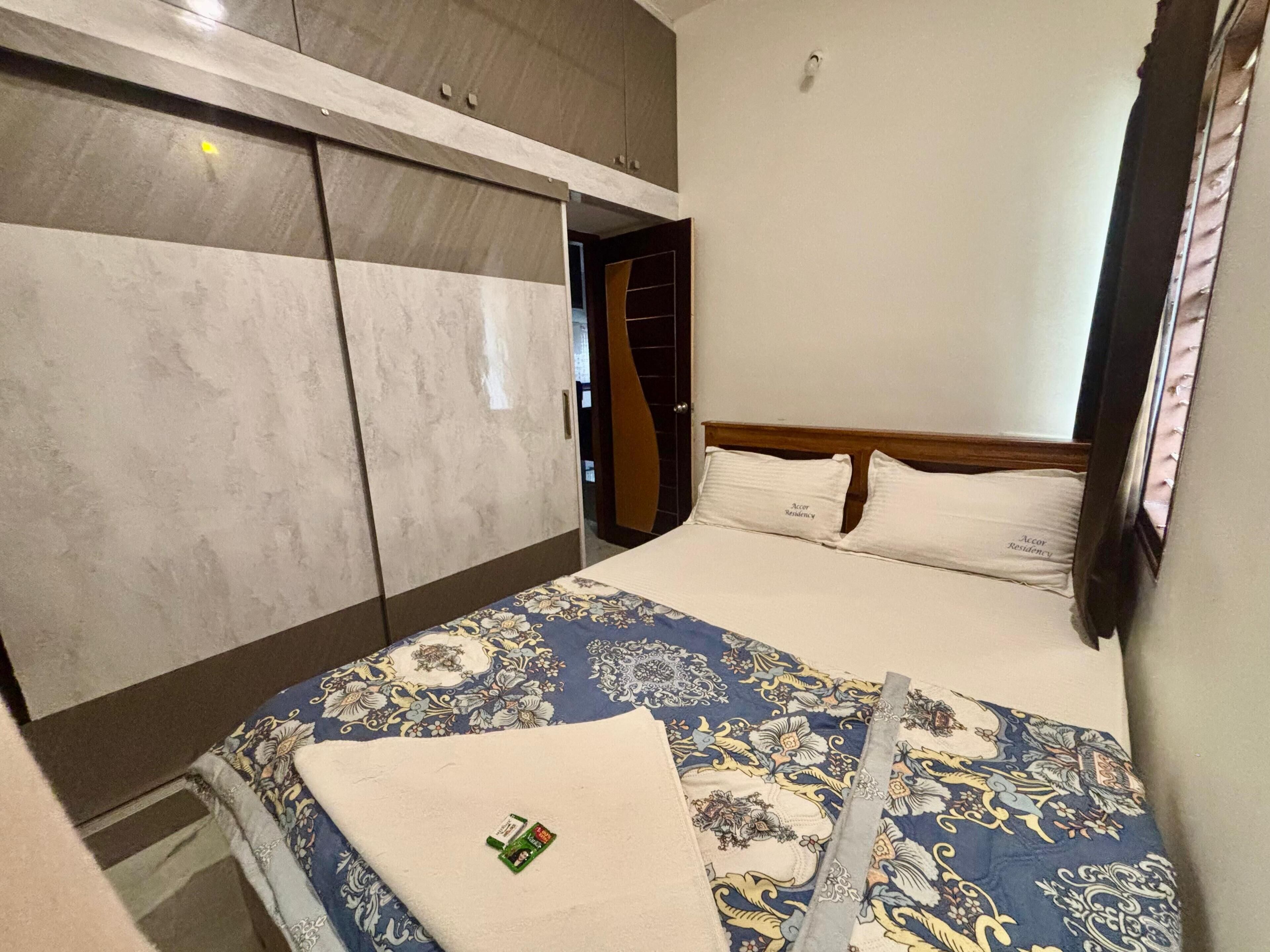 Desk, laptop workspace, free WiFi