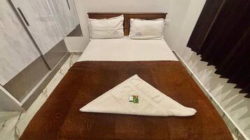 Apartment, 2 Bedrooms | Desk, laptop workspace, free WiFi