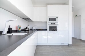 Private kitchen - Apartment 'Casa Inglesa 2' with Private Terrace, Wi-Fi and Air Conditioning (Portimão)