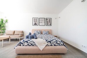 Silitysrauta/-lauta, Wi-Fi, vuodevaatteet