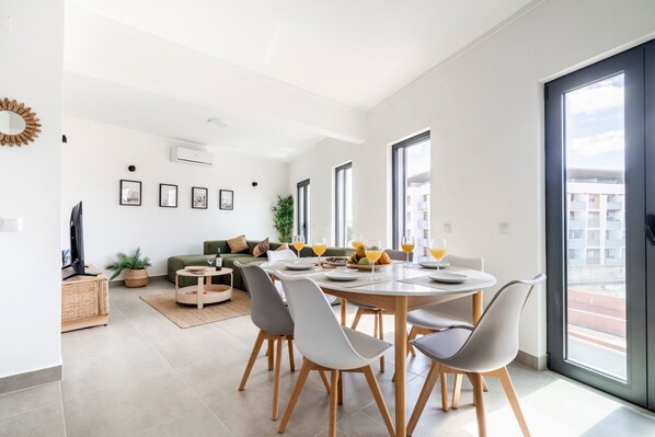 Dining - Apartment 'Casa Inglesa 2' with Private Terrace, Wi-Fi and Air Conditioning (Portimão)