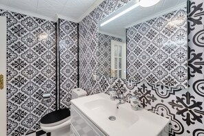 Bruser, hårtørrer, håndklæder